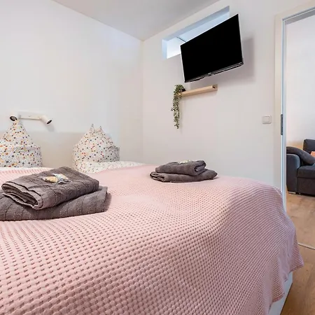 Апартаменты Leekee *