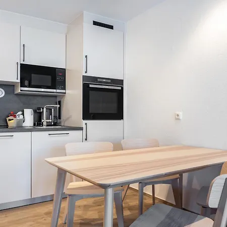 Апартаменты Leekee *